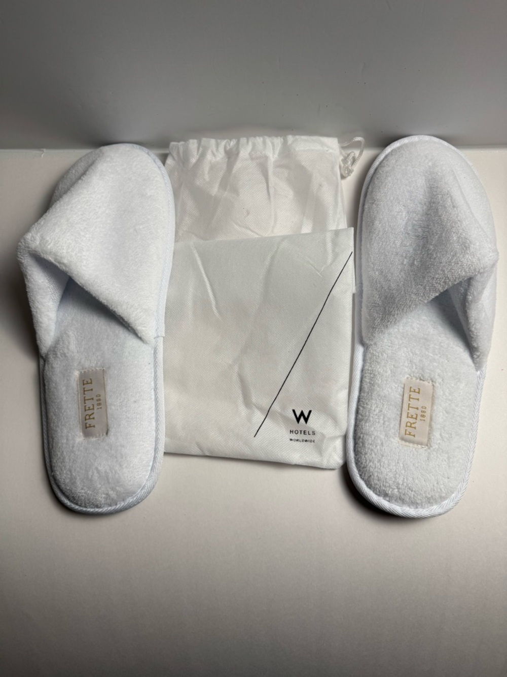 Luxury Frette 1860 White Terry Cloth Hotel Spa Slippers w/ WCarry Pouch One Size